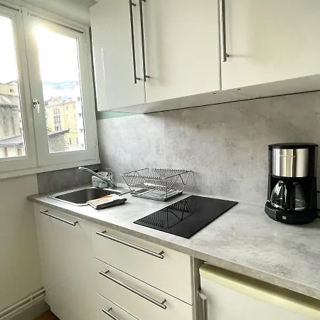 Lumineux Avec Balcon Et Ascenseur Au Coeur D'aix-les-bains - Ideal 1-2 Personnes - Fr-1-555-84 Aix-les-Bains