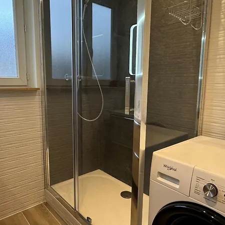 Lumineux Avec Balcon Et Ascenseur Au Coeur D'aix-les-bains - Ideal 1-2 Personnes - Fr-1-555-84 * Aix-les-Bains
